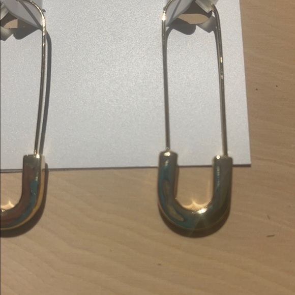 Landry pretty unique long gold earrings 💝💖 - Picture 3 of 6